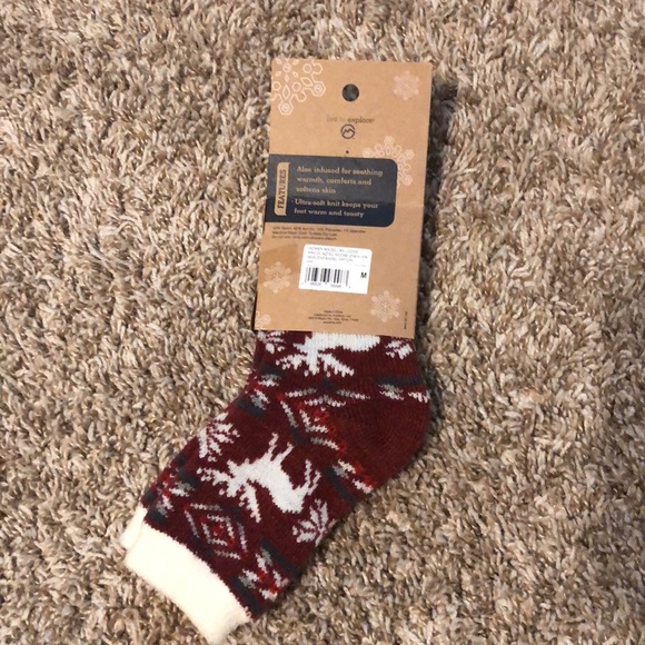 🆕 NWT Magellan Outdoor Aloe Infused Lodge Socks size Medium 5-10 - Picture 3 of 4